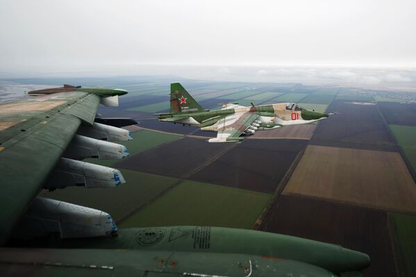 طائرة هجومية من طراز &quot;سو-25&quot; أثناء تدريبات تكتيكية جوية في إقليم كراسنودار. - سبوتنيك عربي