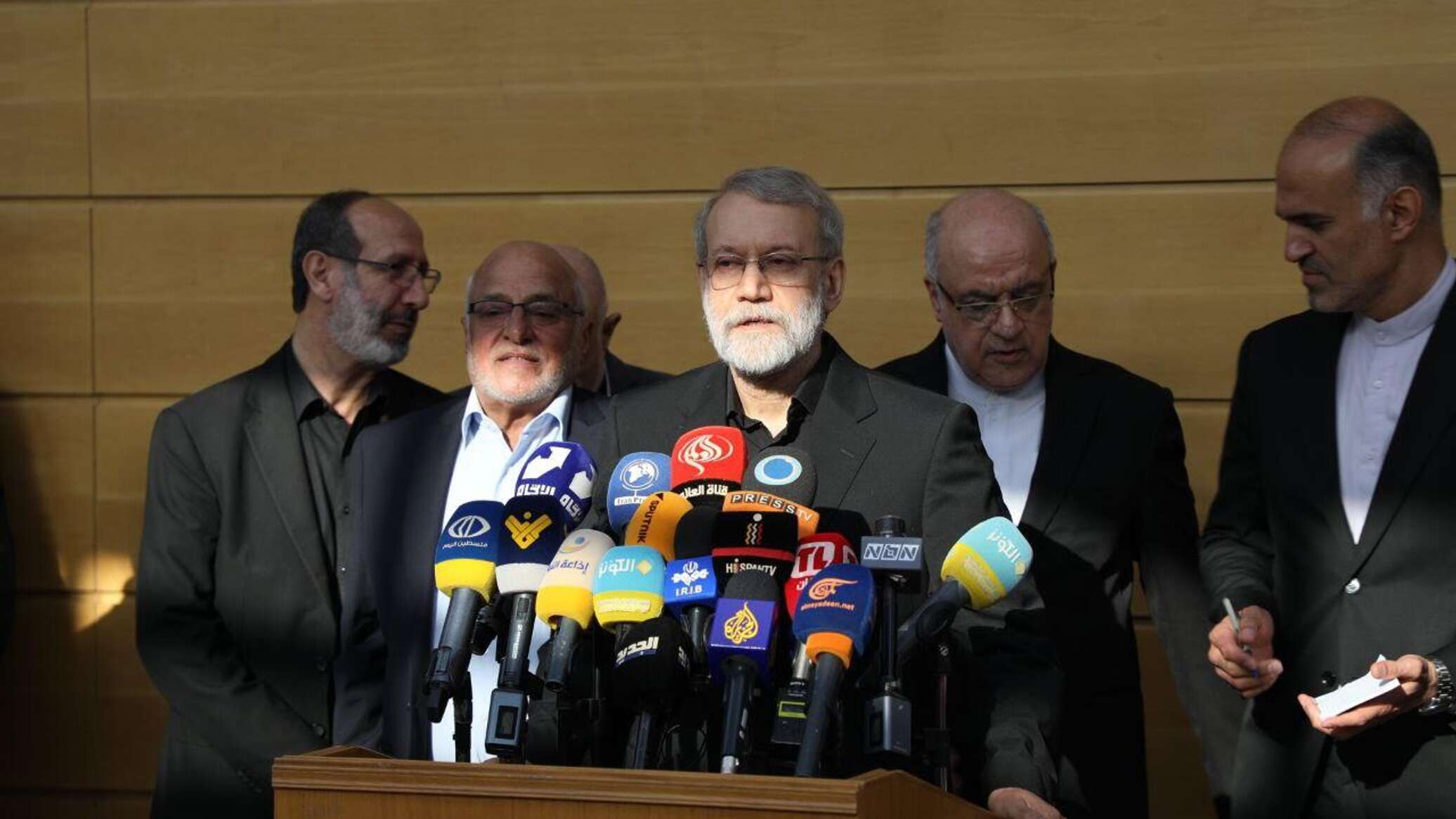 وصول الأمين العام لمجلس الأمن القومي الإيراني علي لاريجاني إلى بيروت