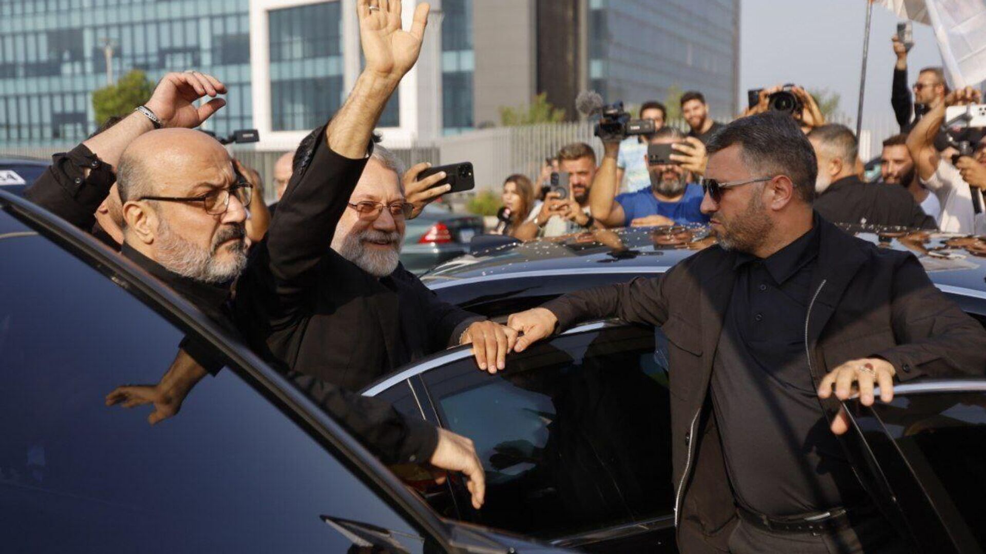 المئات من مناصري حزب الله أمين المجلس الأعلى للأمن القومي الإيراني علي لاريجاني المئات من مناصري حزب الله أمين المجلس الأعلى للأمن القومي الإيراني علي لاريجاني - سبوتنيك عربي, 1920, 13.08.2025