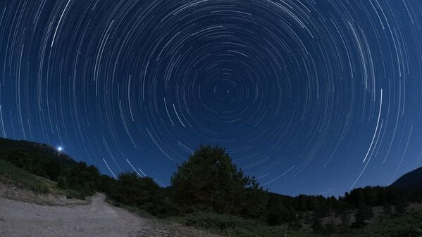 تركيا... تم التقاط زخة شهب البرشاويات باستخدام التصوير الفوتوغرافي طويل التعريض فوق هضبة سالين في منطقة كيزيلجاهامام في أنقرة. - سبوتنيك عربي