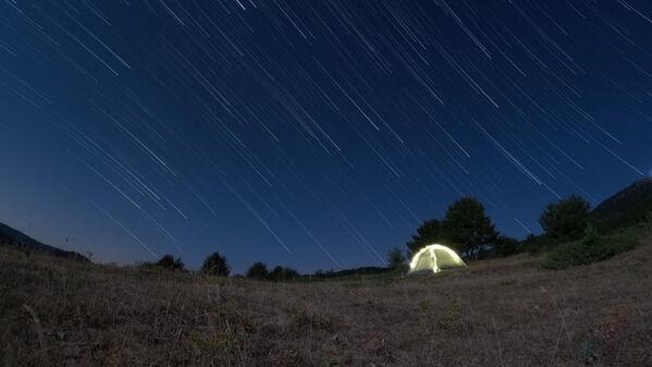 تركيا... صورة ملتقطة لزخة شهب البرشاويات فوق هضبة سالين في منطقة كيزيلجاهامام في أنقرة. - سبوتنيك عربي