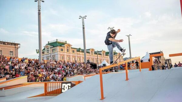 أحد المشاركين في مهرجان غراند سكات في روسيا - سبوتنيك عربي