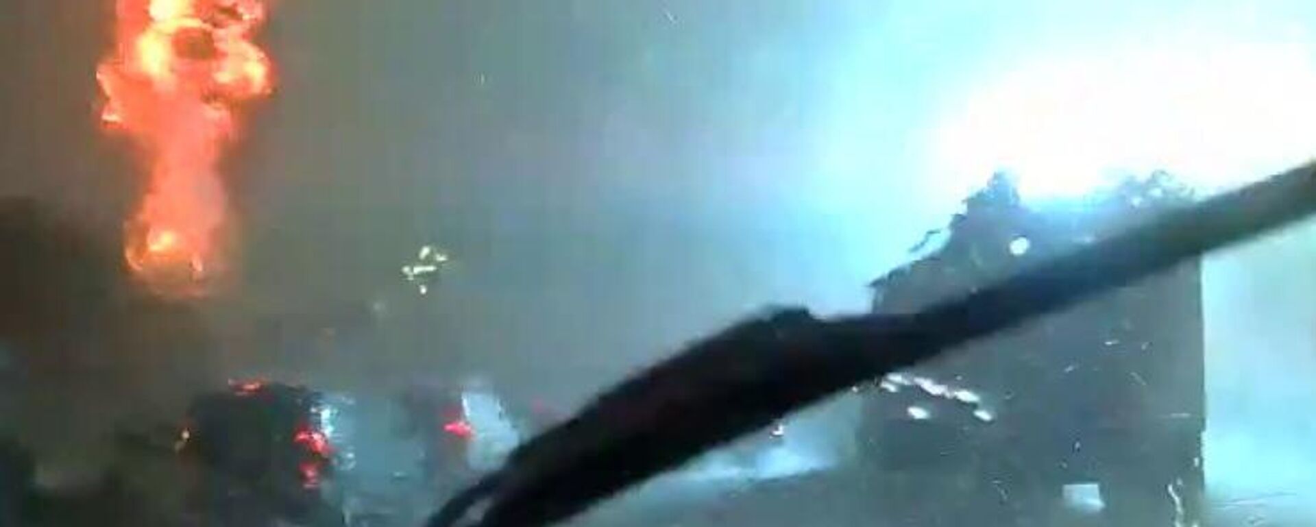  صاعقة تضرب محولًا كهربائيًا في كارولاينا الجنوبية - سبوتنيك عربي, 1920, 13.08.2025