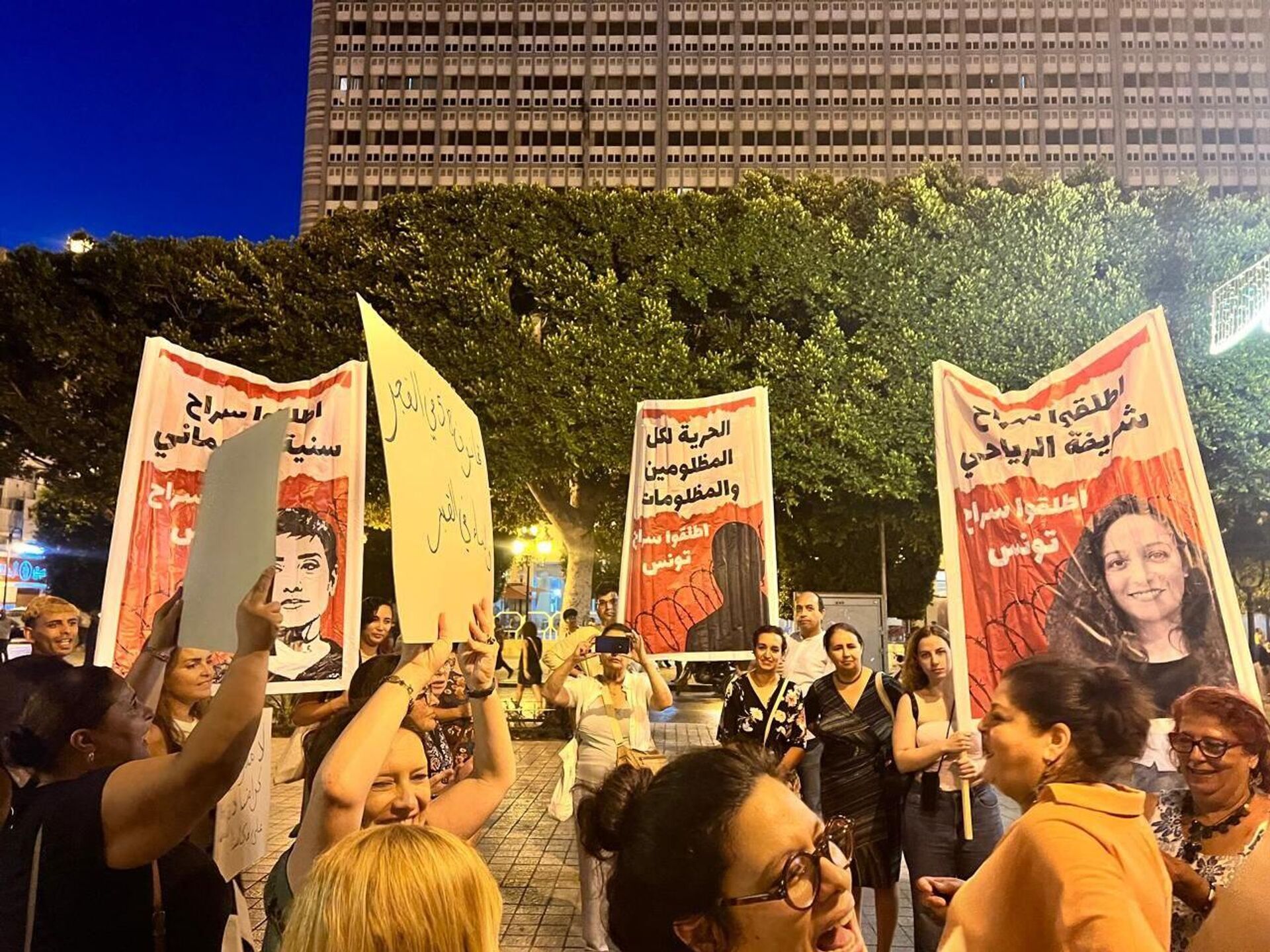 في عيدهن الوطني.. نساء تونس يتحدين التهديات ويطالبن بالحرية والمساوة - سبوتنيك عربي, 1920, 14.08.2025