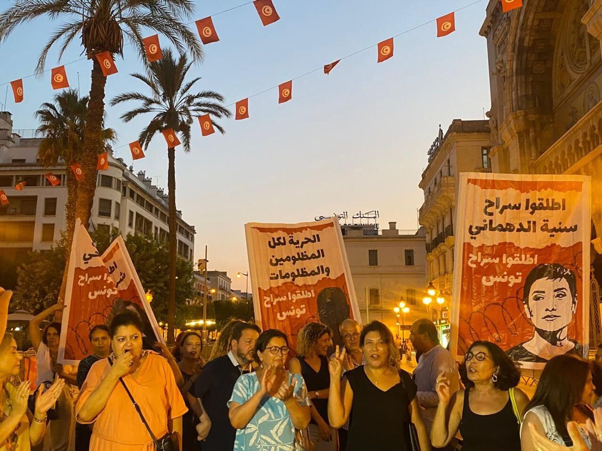 في عيدهن الوطني.. نساء تونس يتحدين التهديات ويطالبن بالحرية والمساوة - سبوتنيك عربي, 1920, 14.08.2025