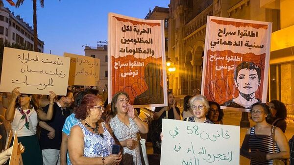 في عيدهن الوطني.. نساء تونس يتحدين التهديات ويطالبن بالحرية والمساوة - سبوتنيك عربي