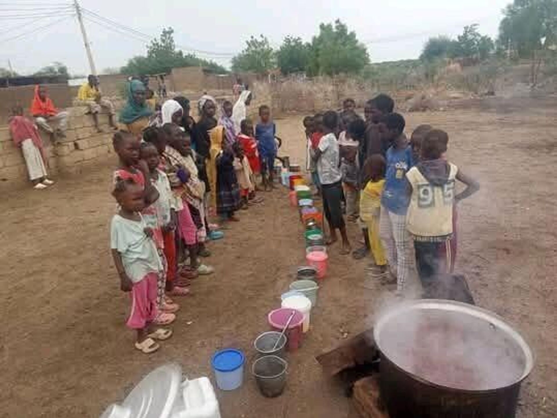 كيف حولت الحرب حياة السودانيين إلى كابوس مرعب وأسوأ أزمة إنسانية تعيشها البلاد كيف حولت الحرب حياة السودانيين إلى كابوس مرعب وأسوأ أزمة إنسانية تعيشها البلاد - سبوتنيك عربي, 1920, 14.08.2025