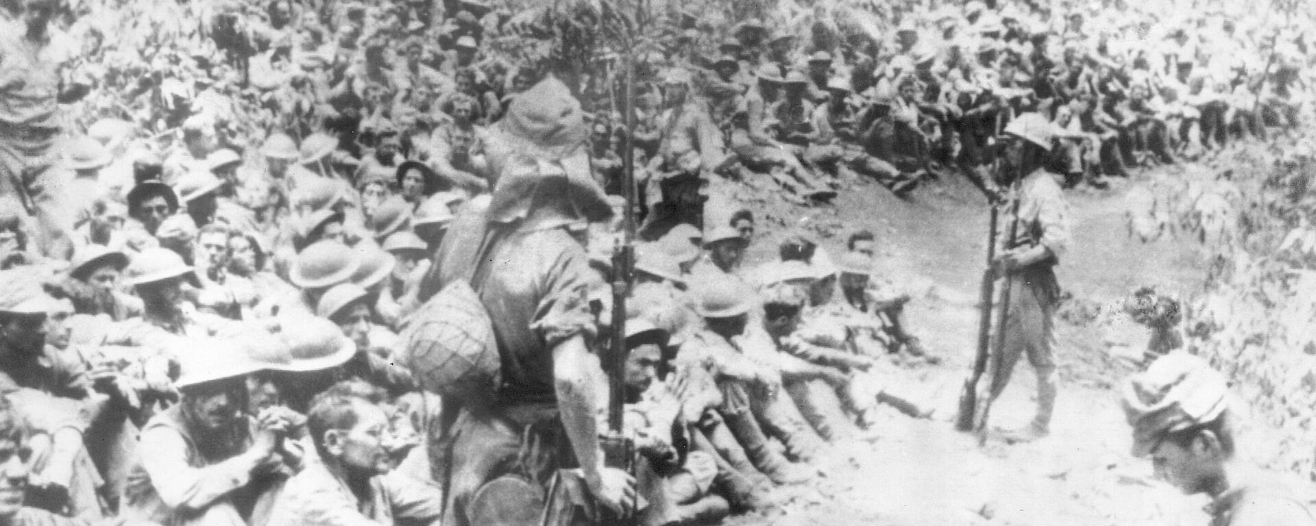 جنود يابانيون يأسرون جنودا أمريكيين قبيل بدء مسيرة باتان للموت عقب الاحتلال الياباني للفلبين عام 1942  - سبوتنيك عربي, 1920, 15.08.2025