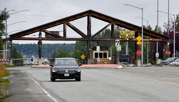 نقطة تفتيش في القاعدة العسكرية الأمريكية &quot;إلمندورف-ريتشاردسون&quot; (JBER) في أنكوريج، ألاسكا. - سبوتنيك عربي