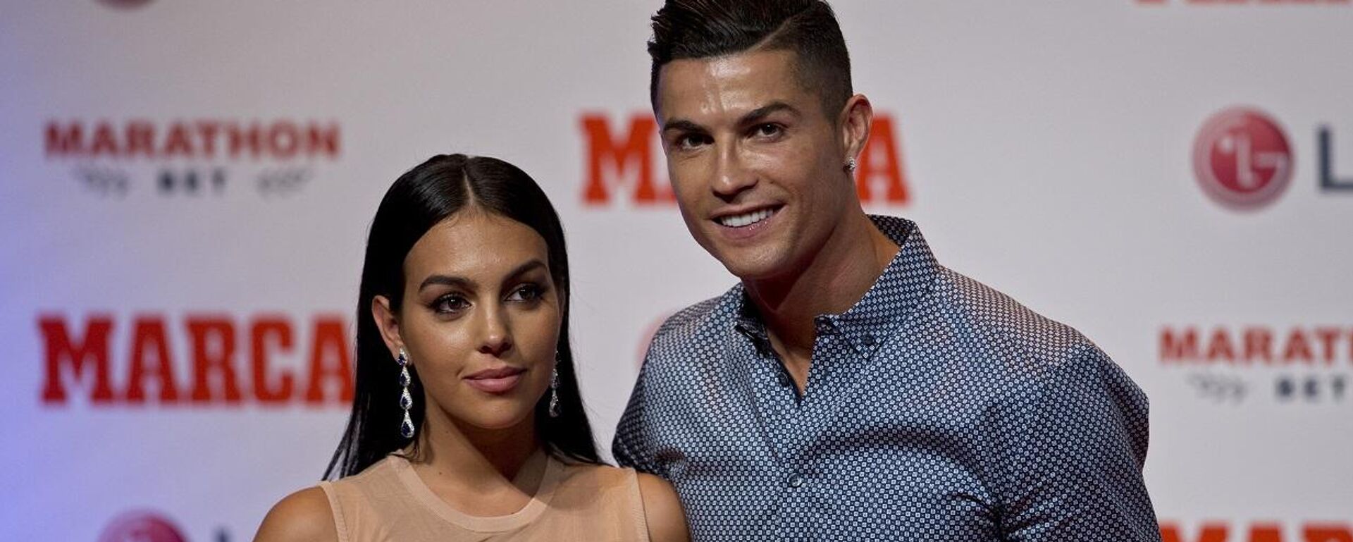 نجم كرة القدم البرتغالي، كريستيانو رونالدو، وجورجينا رويدريغز - سبوتنيك عربي, 1920, 08.10.2025