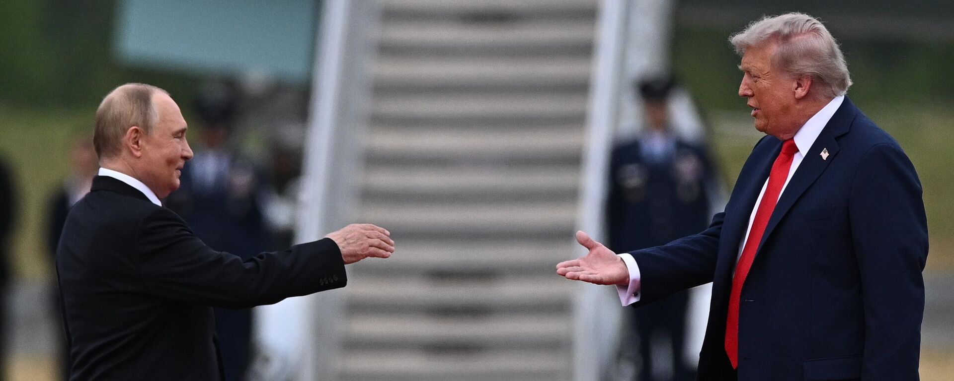 الرئيس الروسي فلاديمير بوتين، مع نظيره الأمريكي دونالد ترامب - سبوتنيك عربي, 1920, 15.08.2025