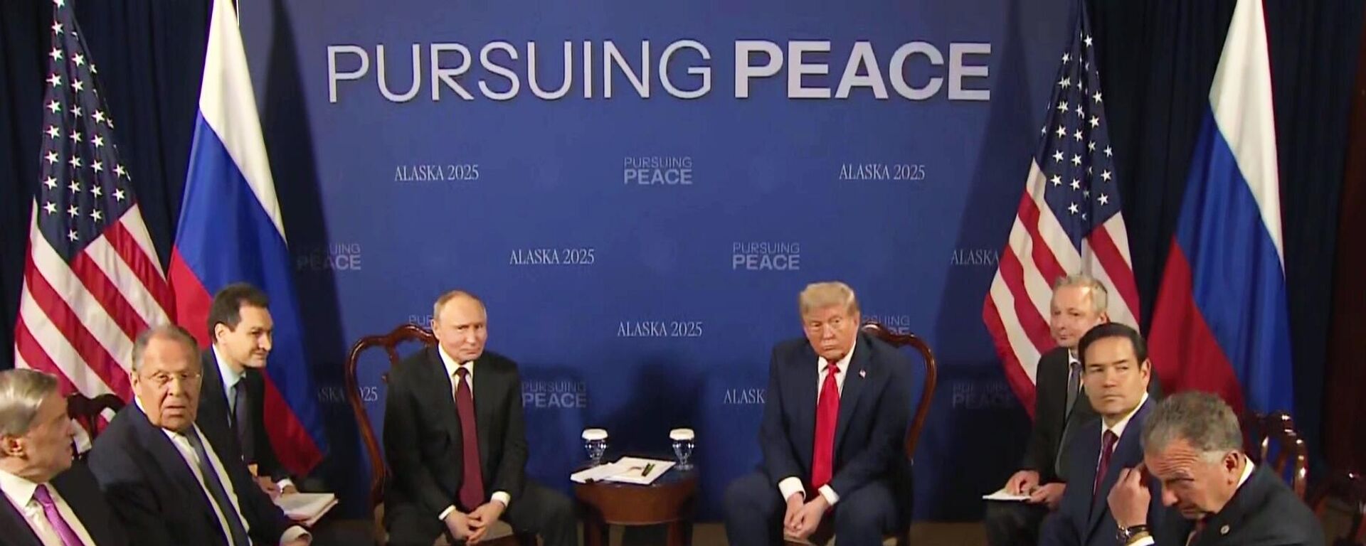 بدأ الرئيس الروسي فلاديمير بوتين ونظيره الأمريكي دونالد ترامب المحادثات في ألاسكا - سبوتنيك عربي, 1920, 20.10.2025