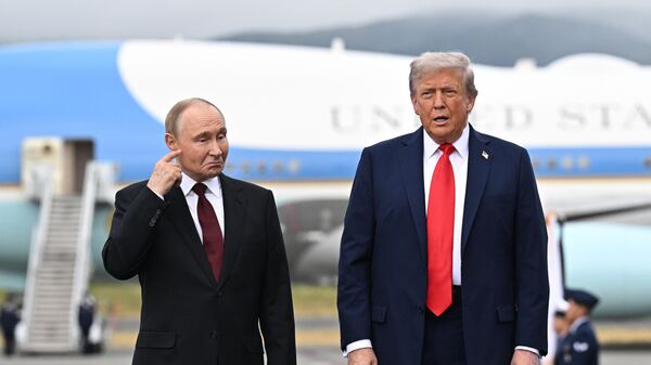  الرئيس الروسي فلاديمير بوتين، ونظيره الأمريكي دونالد ترامب - سبوتنيك عربي