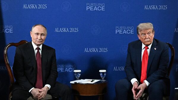  الرئيس الروسي فلاديمير بوتين، ونظيره الأمريكي دونالد ترامب - سبوتنيك عربي