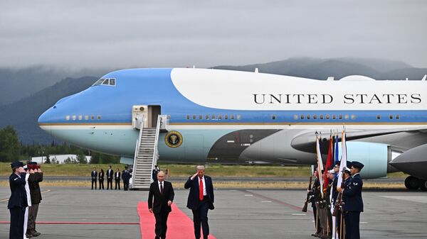  الرئيس الروسي فلاديمير بوتين، ونظيره الأمريكي دونالد ترامب - سبوتنيك عربي