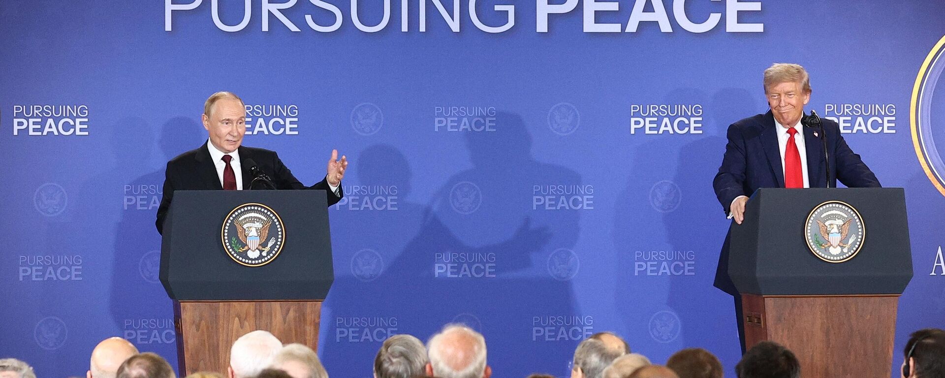 الرئيس الروسي فلاديمير بوتين ونظيره الأمريكي دونالد ترامب - سبوتنيك عربي, 1920, 21.10.2025