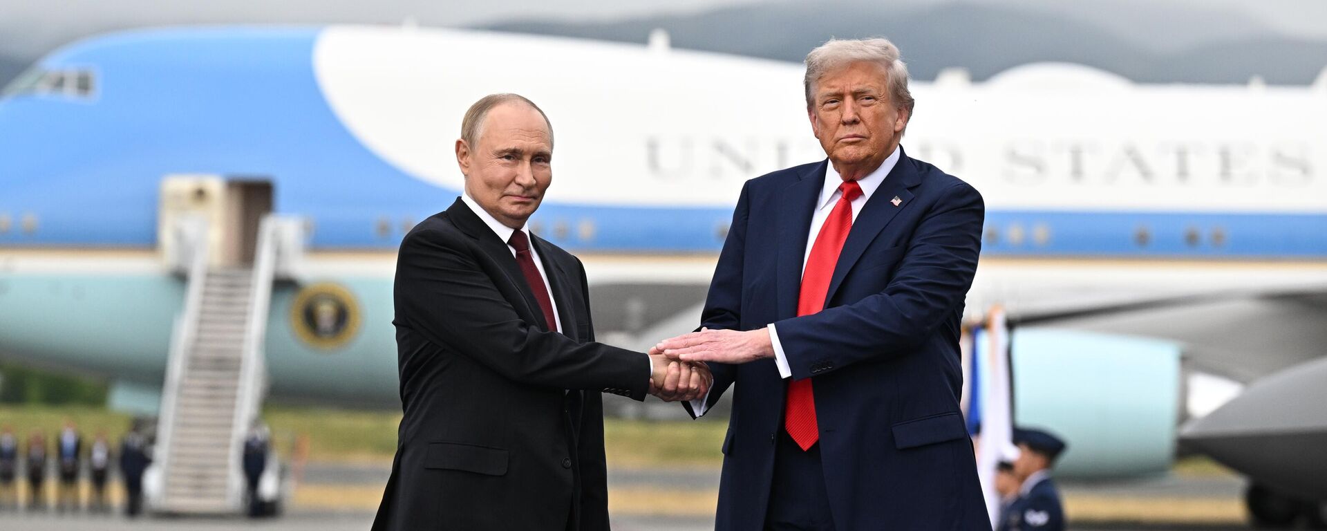 الرئيس الأمريكي دونالد ترامب يستقبل الرئيس الروسي فلاديمير بوتين ،في ألاسكا - سبوتنيك عربي, 1920, 16.08.2025