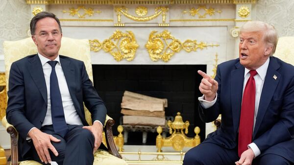 لقاء بين الرئيس الأمريكي دونالد ترامب والأمين العام لحلف شمال الأطلسي مارك  روته - سبوتنيك عربي