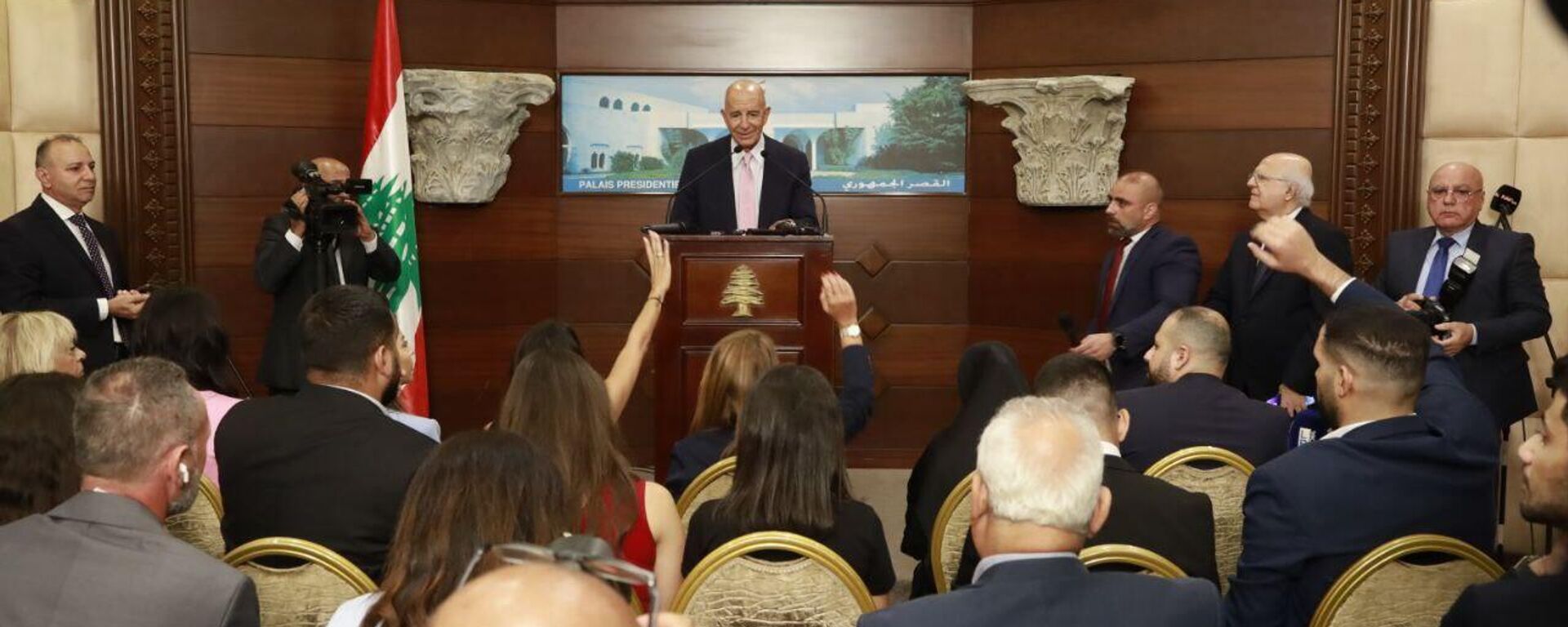 المبعوث الأمريكي توم باراك في مؤتمر صحفي في لبنان  - سبوتنيك عربي, 1920, 18.08.2025