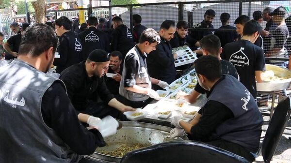 من قلب الكرخ إلى أحياء بغداد الفقيرة.. مطبخ الرحمة يطعم الجائعين بلا شروط - سبوتنيك عربي