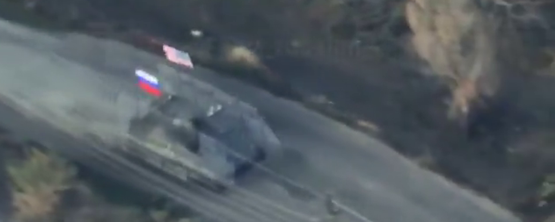 ناقلة جند بأعلام روسية وأمريكية تشارك في المعارك قرب زابوروجيه - سبوتنيك عربي, 1920, 18.08.2025