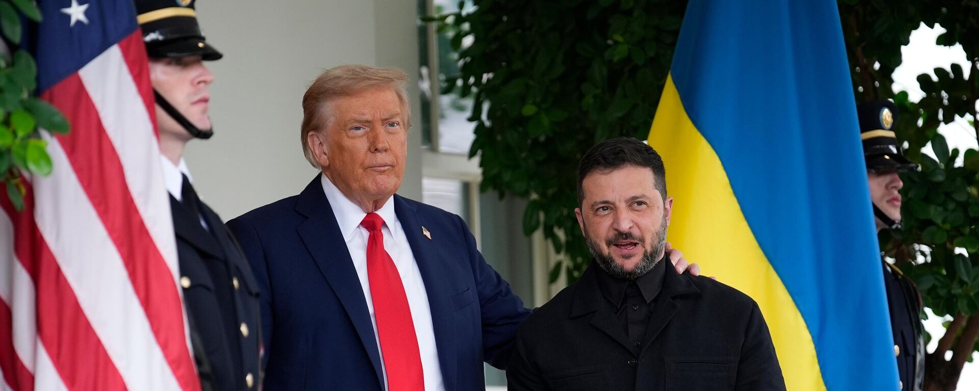 الرئيس الأمريكي دونالد ترامب مع فلاديمير زيلينسكي - سبوتنيك عربي, 1920, 17.10.2025