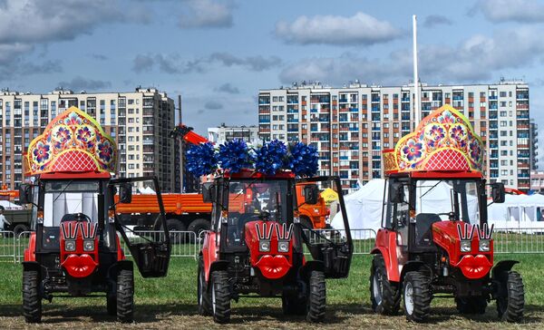 بطولة روسيا المفتوحة الثانية عشرة للحرث في منطقة فسيفولوجسك في مقاطعة لينينغراد. - سبوتنيك عربي