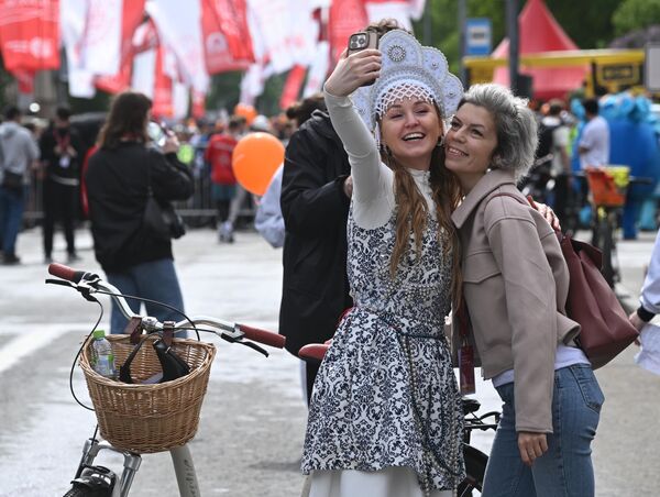 مشاركون في مهرجان الدراجات الربيعي في موسكو. - سبوتنيك عربي
