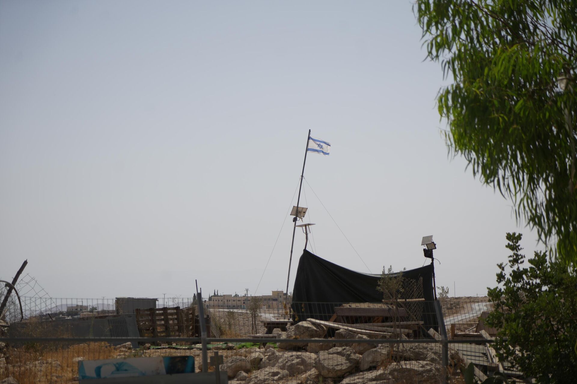 الاستيطان يلتهم التجمعات البدوية جنوبي الضفة الغربية  - سبوتنيك عربي, 1920, 20.08.2025