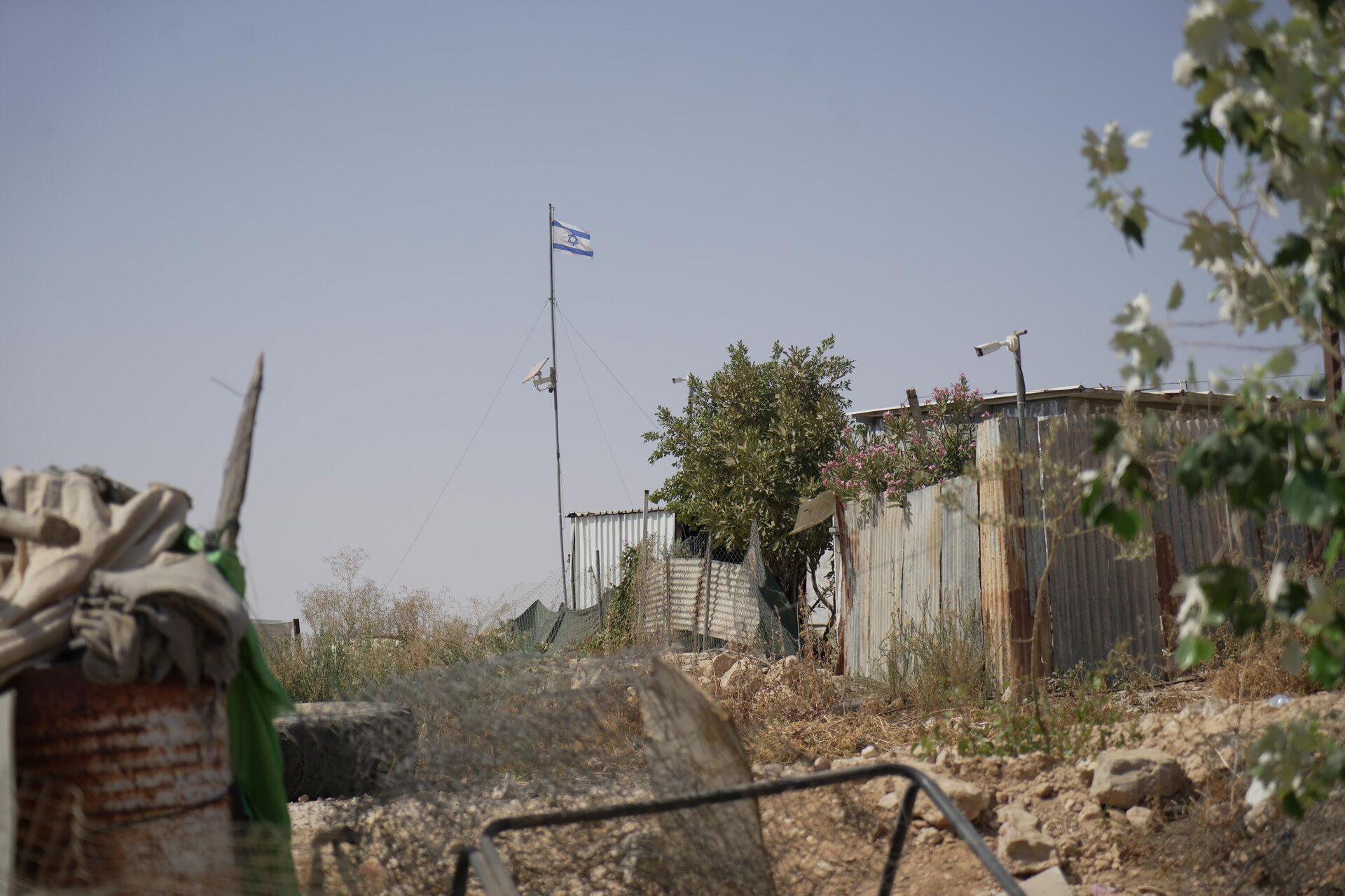 الاستيطان يلتهم التجمعات البدوية جنوبي الضفة الغربية  - سبوتنيك عربي, 1920, 20.08.2025