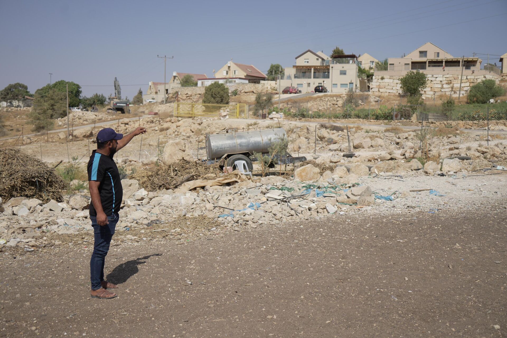 الاستيطان يلتهم التجمعات البدوية جنوبي الضفة الغربية  - سبوتنيك عربي, 1920, 20.08.2025