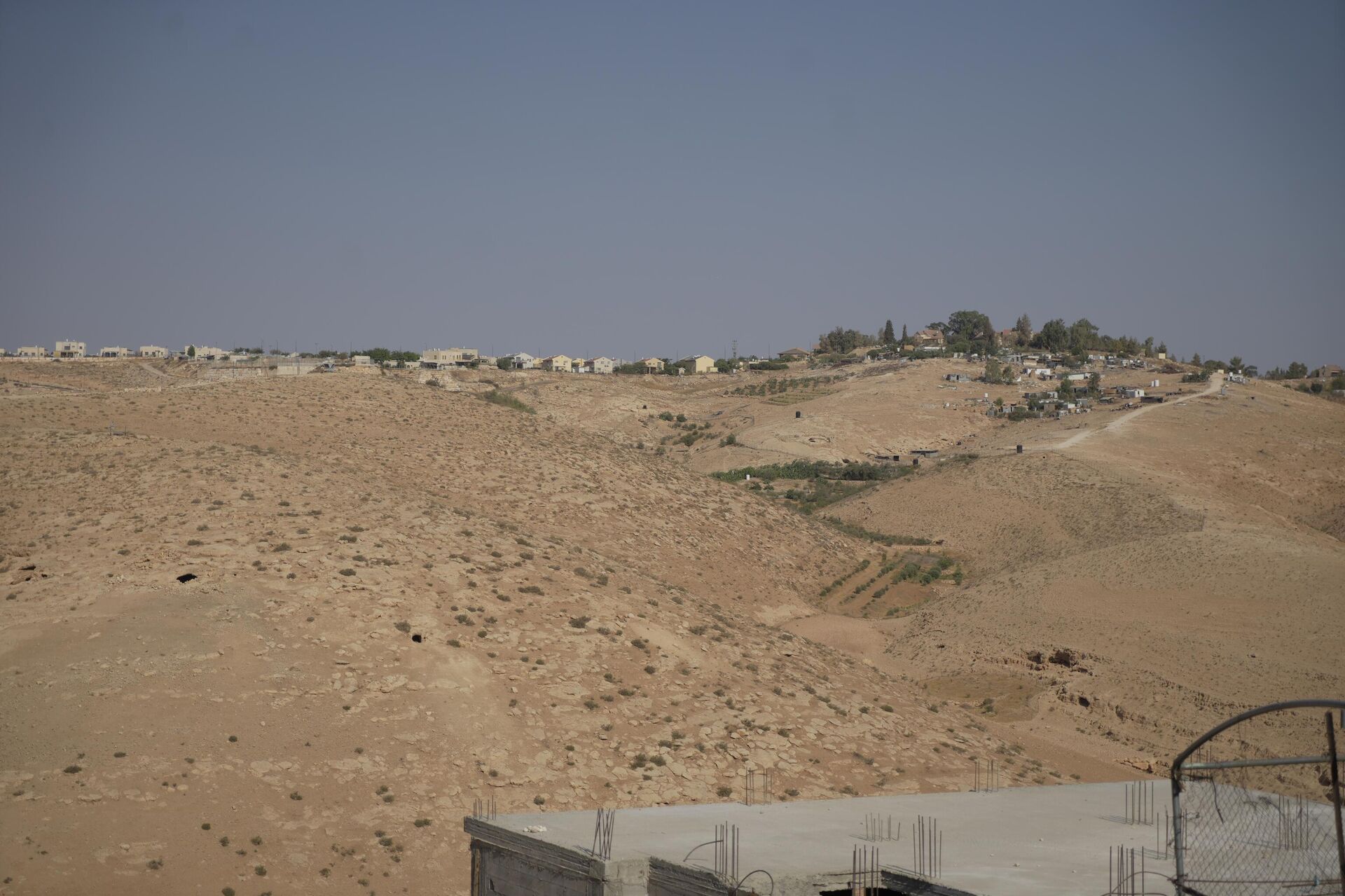 الاستيطان يلتهم التجمعات البدوية جنوبي الضفة الغربية  - سبوتنيك عربي, 1920, 20.08.2025