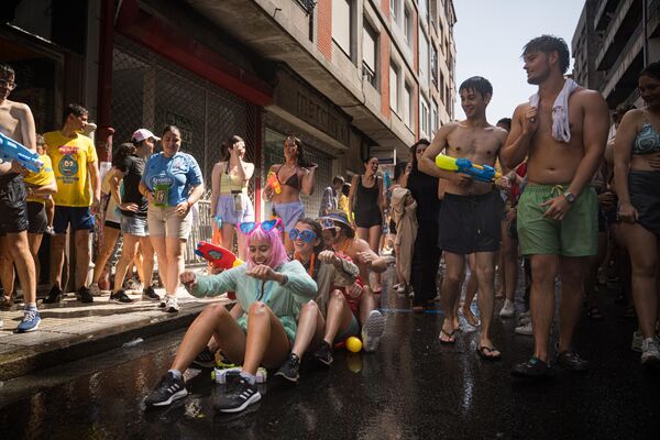 مهرجان المياه، في فيلاغارسيا دي أروسا، إسبانيا. - سبوتنيك عربي