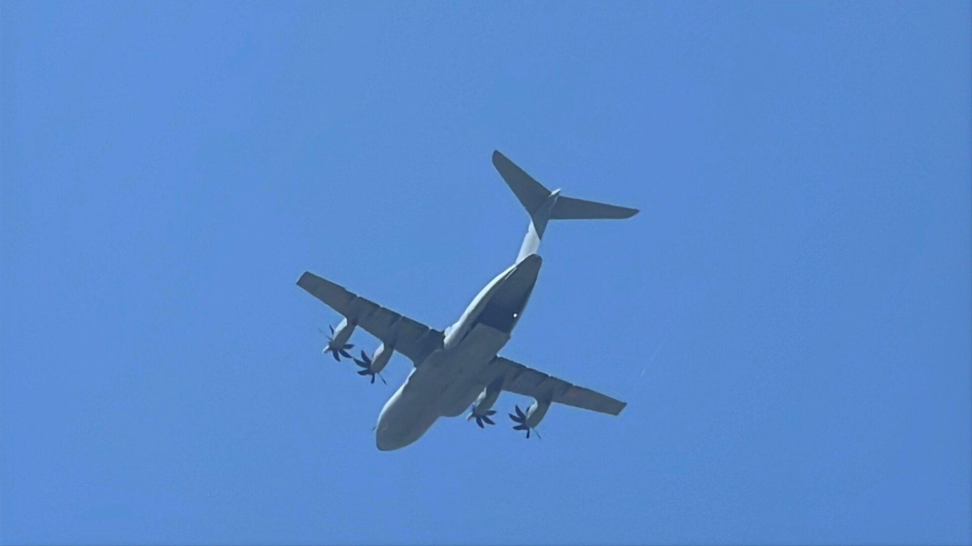 الإنزالات الجوية للمساعدات الإنسانية على قطاع غزة لا تحل أزمة الجوع - سبوتنيك عربي, 1920, 21.08.2025