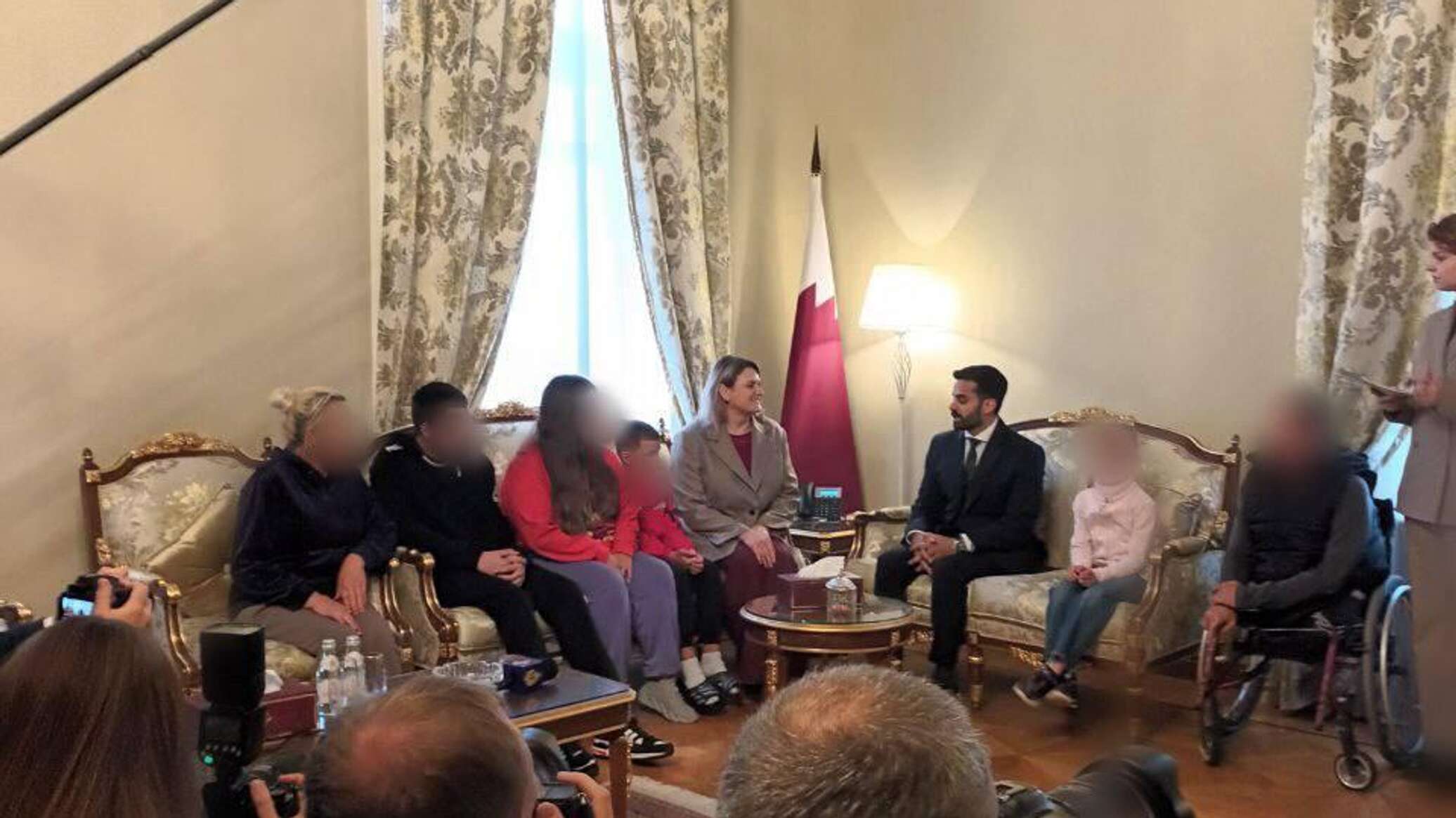 روسيا تسلم 3 أطفال وبالغا من ذوي الإعاقة إلى أوكرانيا بوساطة قطرية