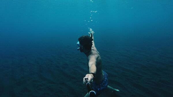 سباحة تحت الماء - سبوتنيك عربي