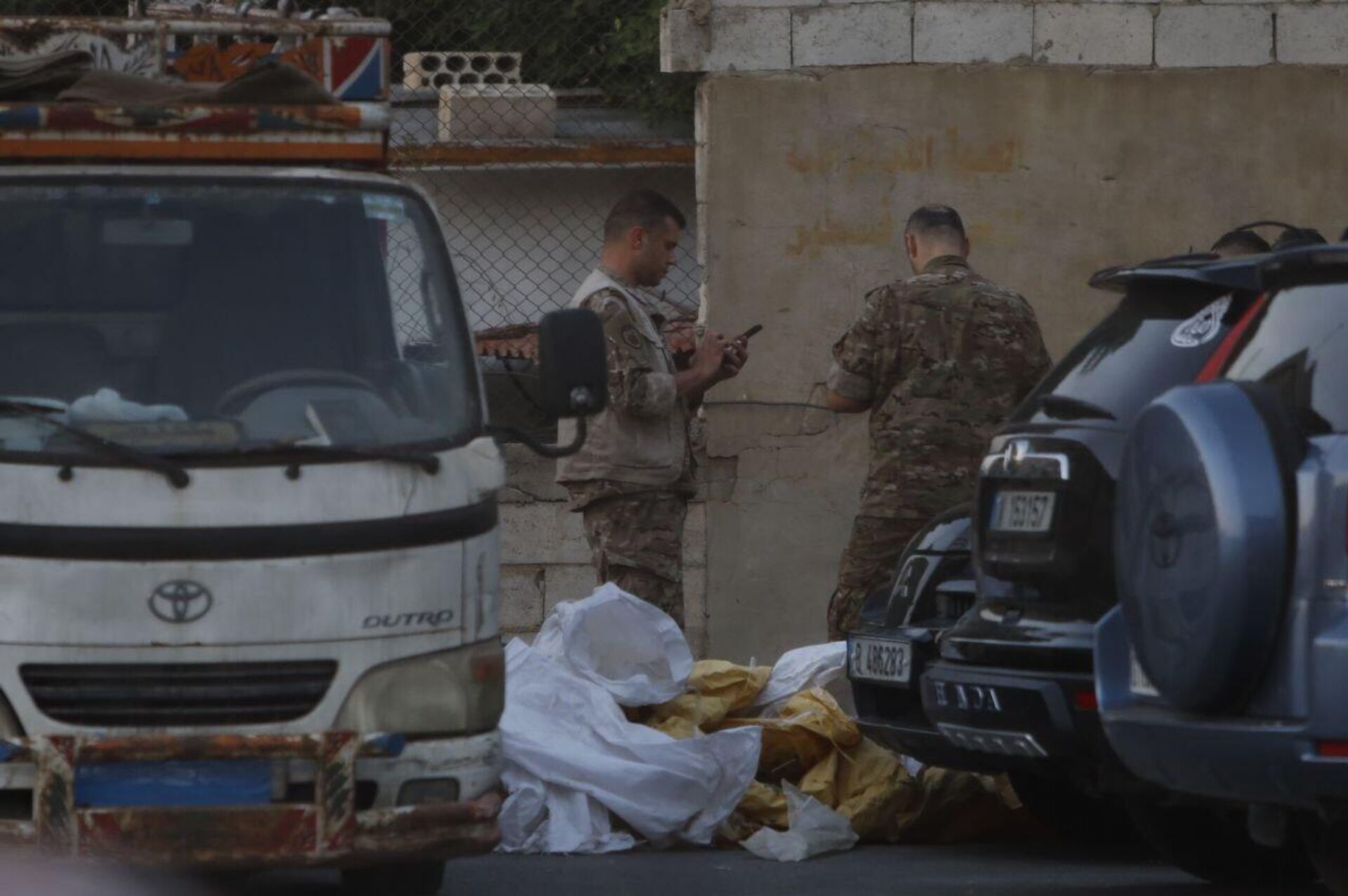 حركة فتح تسلم شاحنة محملة بالأسلحة من المخيمات الفلسطينية في لبنان إلى الجيش اللبناني - سبوتنيك عربي, 1920, 21.08.2025