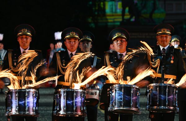 الفرقة العسكرية المركزية التابعة لوزارة الدفاع في جمهورية كازاخستان، في بروفة حفل افتتاح المهرجان الدولي الـ17 للموسيقى العسكرية &quot;برج سباسكايا&quot;، في الساحة الحمراء بالعاصمة موسكو - سبوتنيك عربي