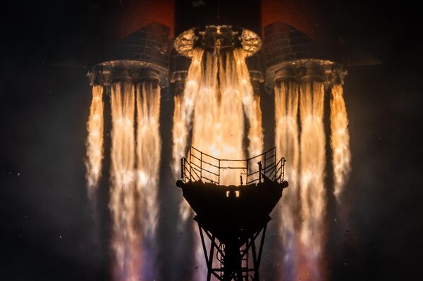 لحظة إطلاق صاروخ "أنغارا-1.2" الفضائي، من قاعدة "بليسيتسك"، روسيا - سبوتنيك عربي