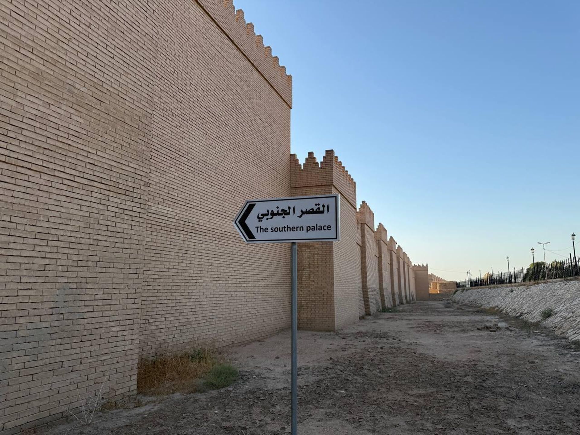 بابل بين العجائب والإهمال.. آثار تاريخية أمام أعين العالم بلا اهتمام - سبوتنيك عربي, 1920, 24.08.2025