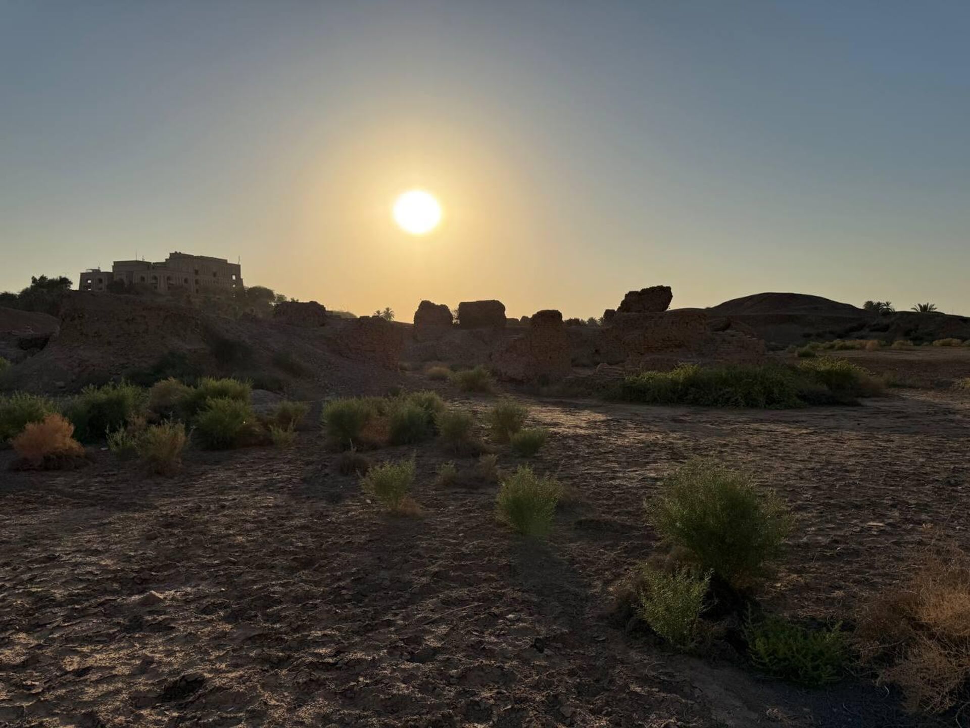 بابل بين العجائب والإهمال.. آثار تاريخية أمام أعين العالم بلا اهتمام - سبوتنيك عربي, 1920, 24.08.2025