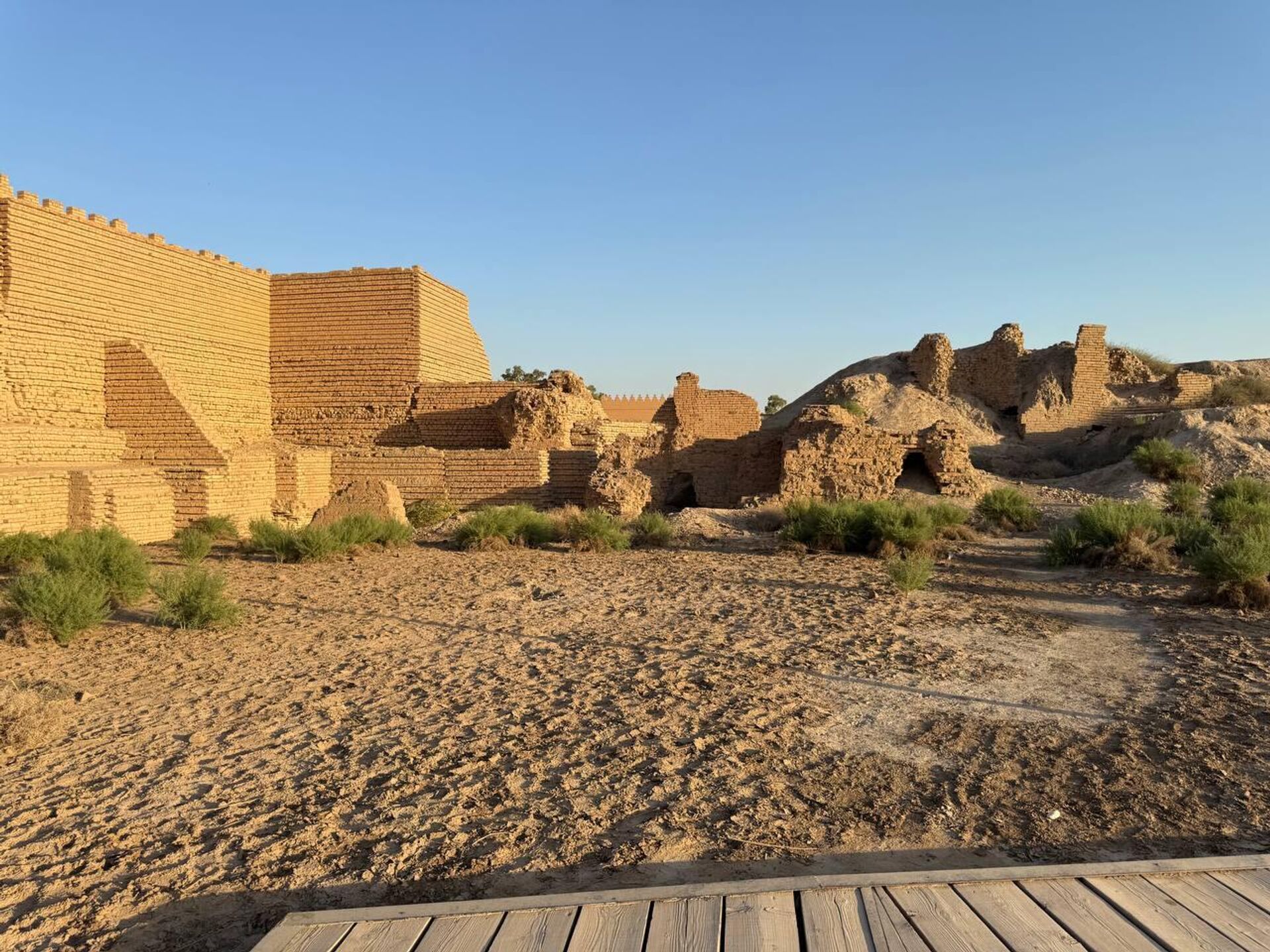بابل بين العجائب والإهمال.. آثار تاريخية أمام أعين العالم بلا اهتمام - سبوتنيك عربي, 1920, 24.08.2025