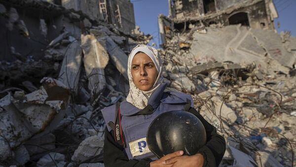 الصحفية والمراسلة، مريم أبو دقة، التي قتلت في غارة جوية إسرائيلية بمستشفى ناصر، غزة، 25 أغسطس/ آب 2025 - سبوتنيك عربي