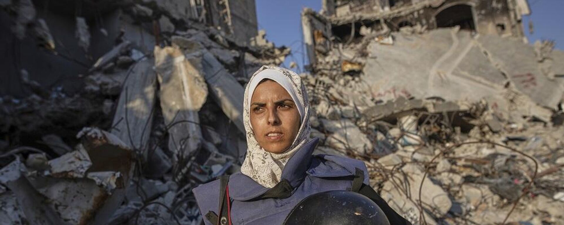 الصحفية والمراسلة، مريم أبو دقة، التي قتلت في غارة جوية إسرائيلية بمستشفى ناصر، غزة، 25 أغسطس/ آب 2025 - سبوتنيك عربي, 1920, 25.08.2025