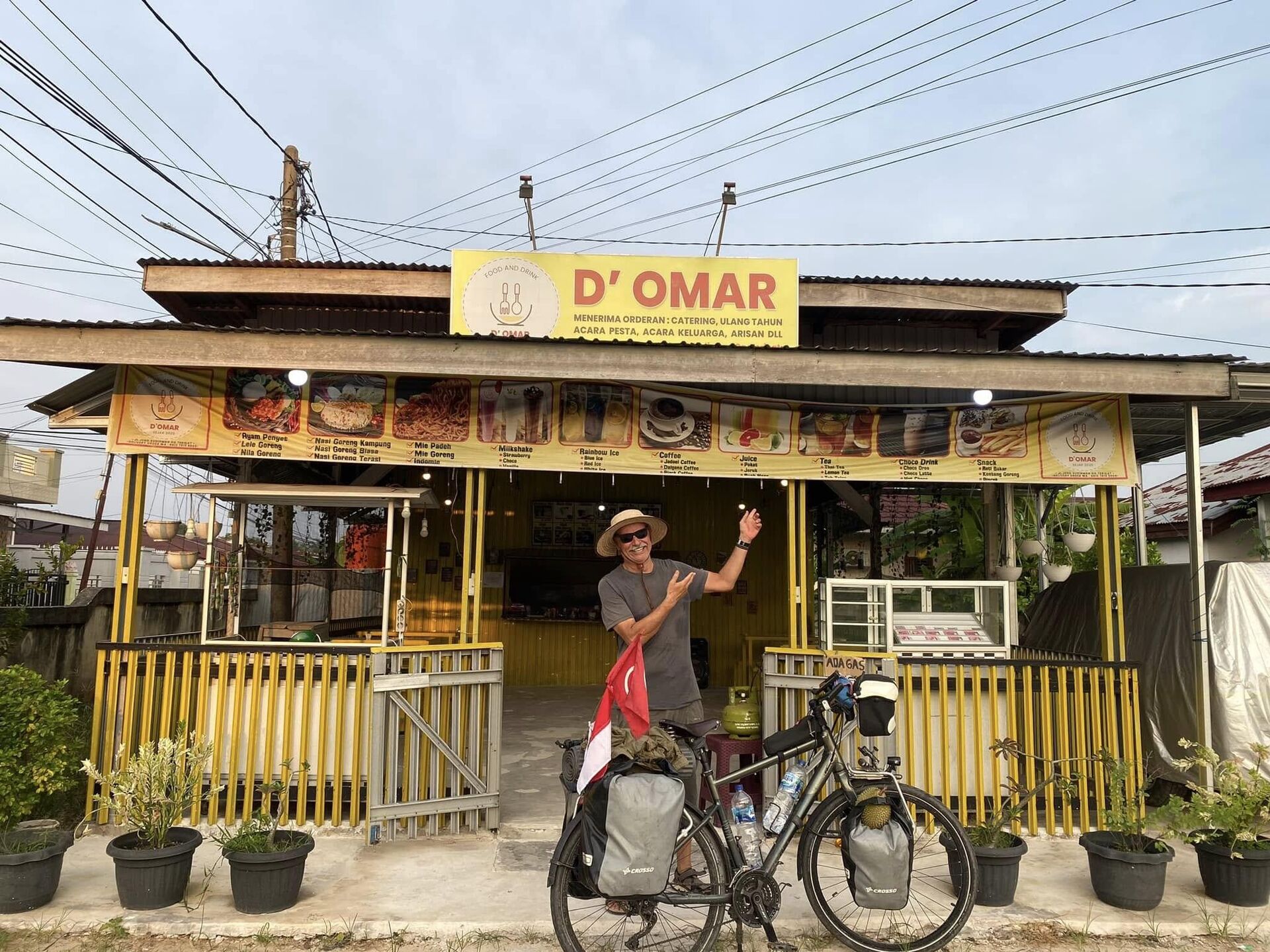 بعد تقاعده...تونسي يسافر في رحلة حول العالم على متن دراجته الهوائية بعد تقاعده...تونسي يسافر في رحلة حول العالم على متن دراجته الهوائية - سبوتنيك عربي, 1920, 26.08.2025