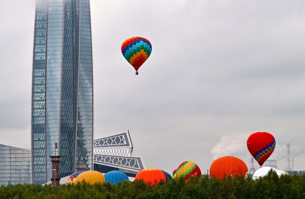 انطلاق المناطيد في مهرجان &quot;احلم! حلق!&quot; للمناطيد الهوائية الساخنة في الذكرى السنوية الـ300 لتأسيس حديقة سانت بطرسبرغ. - سبوتنيك عربي