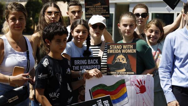 وقفة أمام الإسكوا للمطالبة بفك حصار السويداء وفتح ممرات إنسانية، بيروت، لبنان، 26 أغسطس/ آب 2025 - سبوتنيك عربي