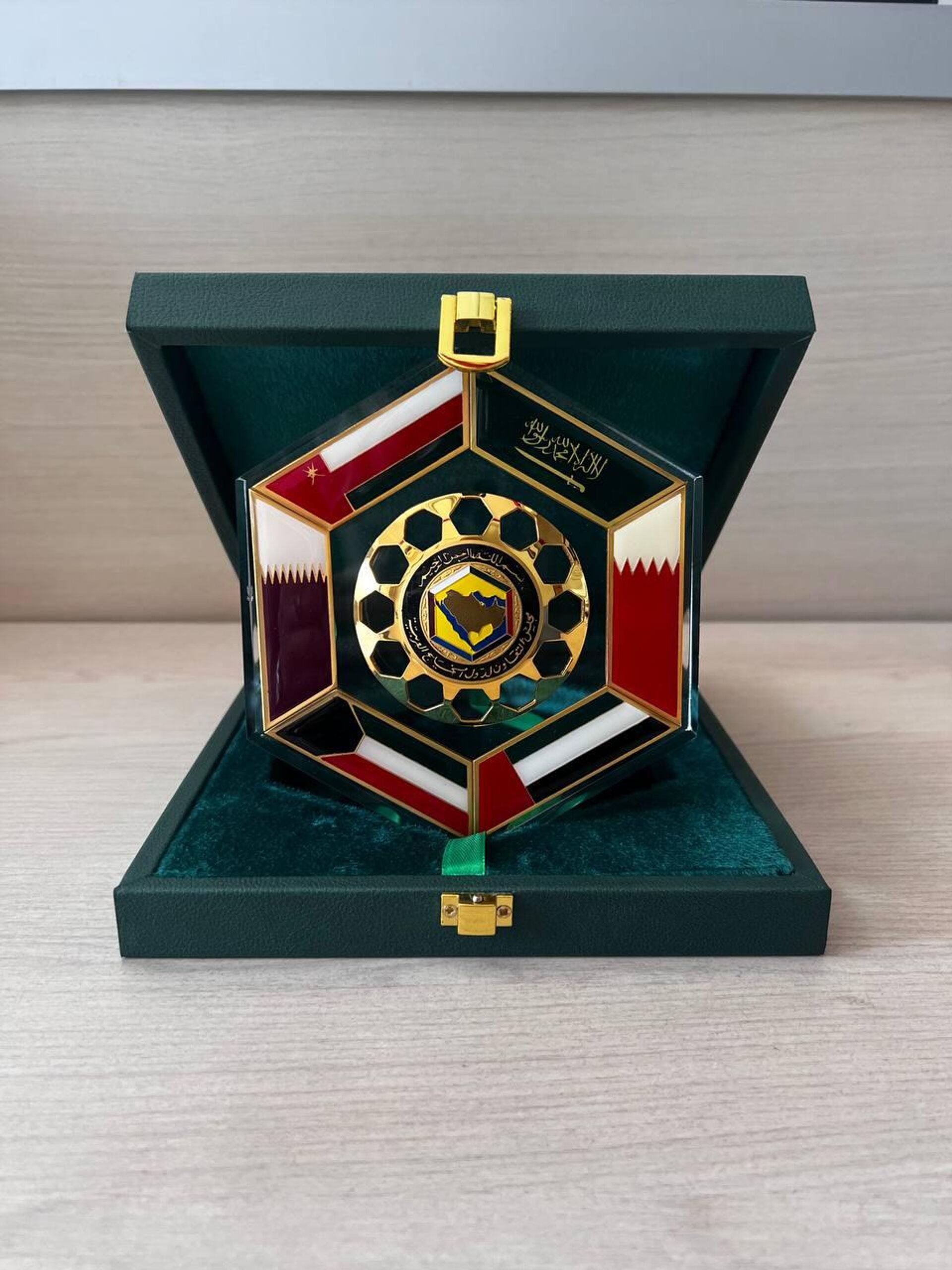 وفد شبابي خليجي يزور القسم العربي في سبوتنيك عربي ويهدي له درعا خاصا كرمز لتقدير جهود القناة - سبوتنيك عربي, 1920, 27.08.2025