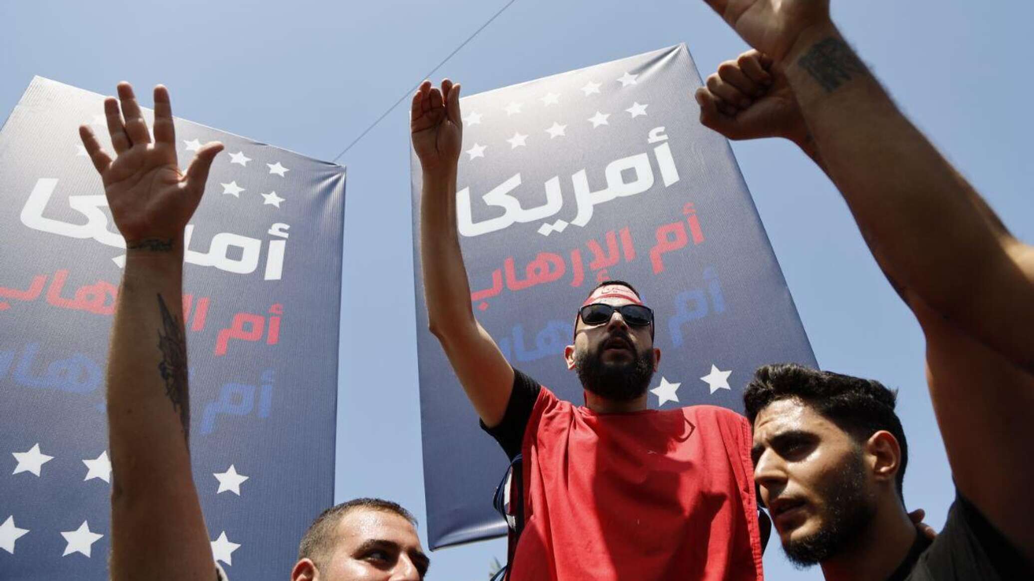 احتجاجات شعبية في صور والخيام بلبنان تجبر المبعوث الأمريكي على إلغاء زيارته