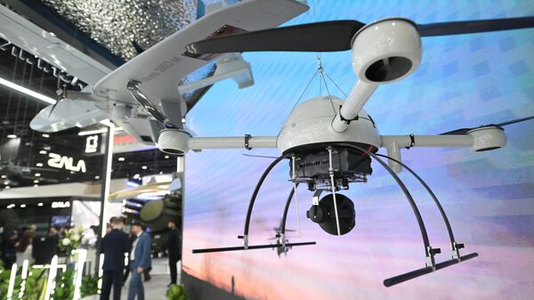 مركبة Quasi-Mast الجوية من دون طيار من إنتاج شركة كلاشينكوف في معرض آيدكس 2025 في الإمارات العربية المتحدة. - سبوتنيك عربي